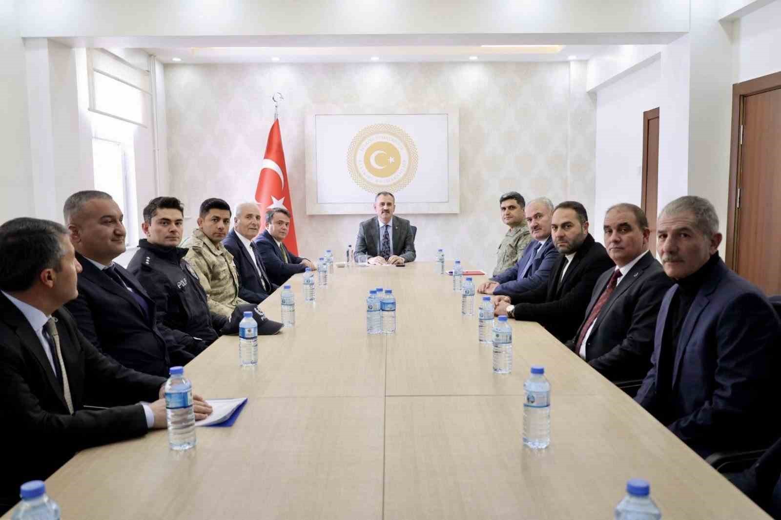 Ağrı Valisi Bozkurt, Eleşkirt’teki çalışmaları yerinde inceledi
