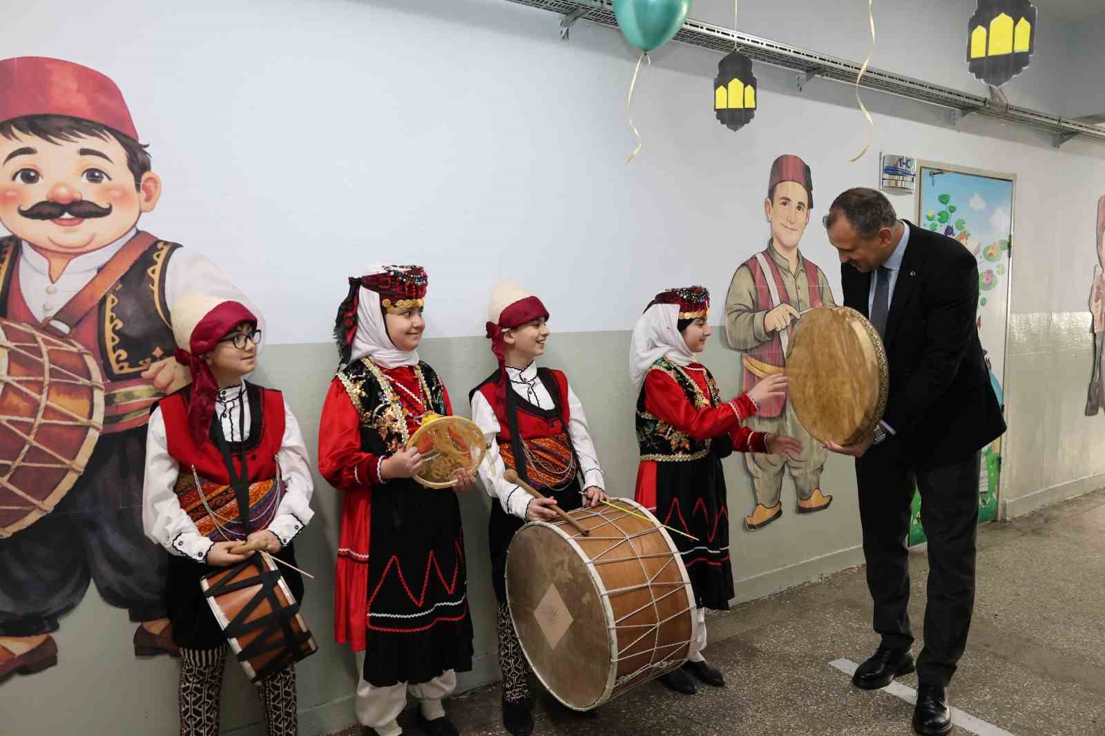 Ağrı Valisi Bozkurt, Ramazan etkinliklerinde öğrencilerle bir araya geldi
