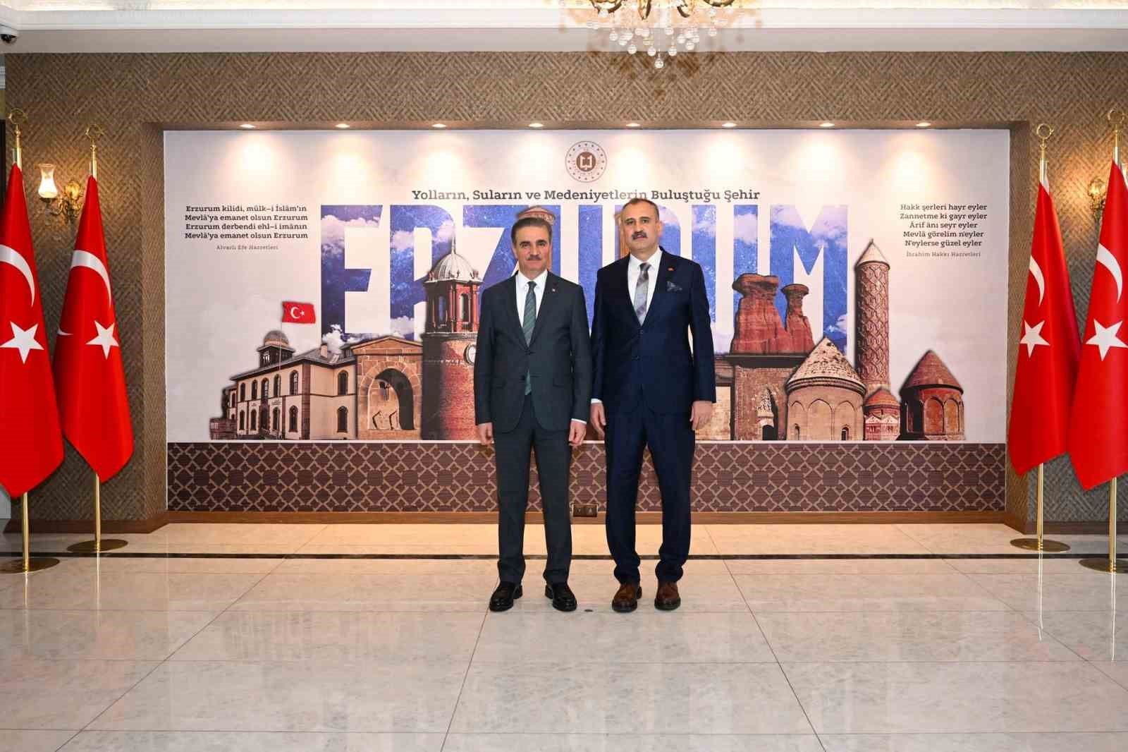 Ağrı Valisi Bozkurt’tan Erzurum’da yoğun temas trafiği
