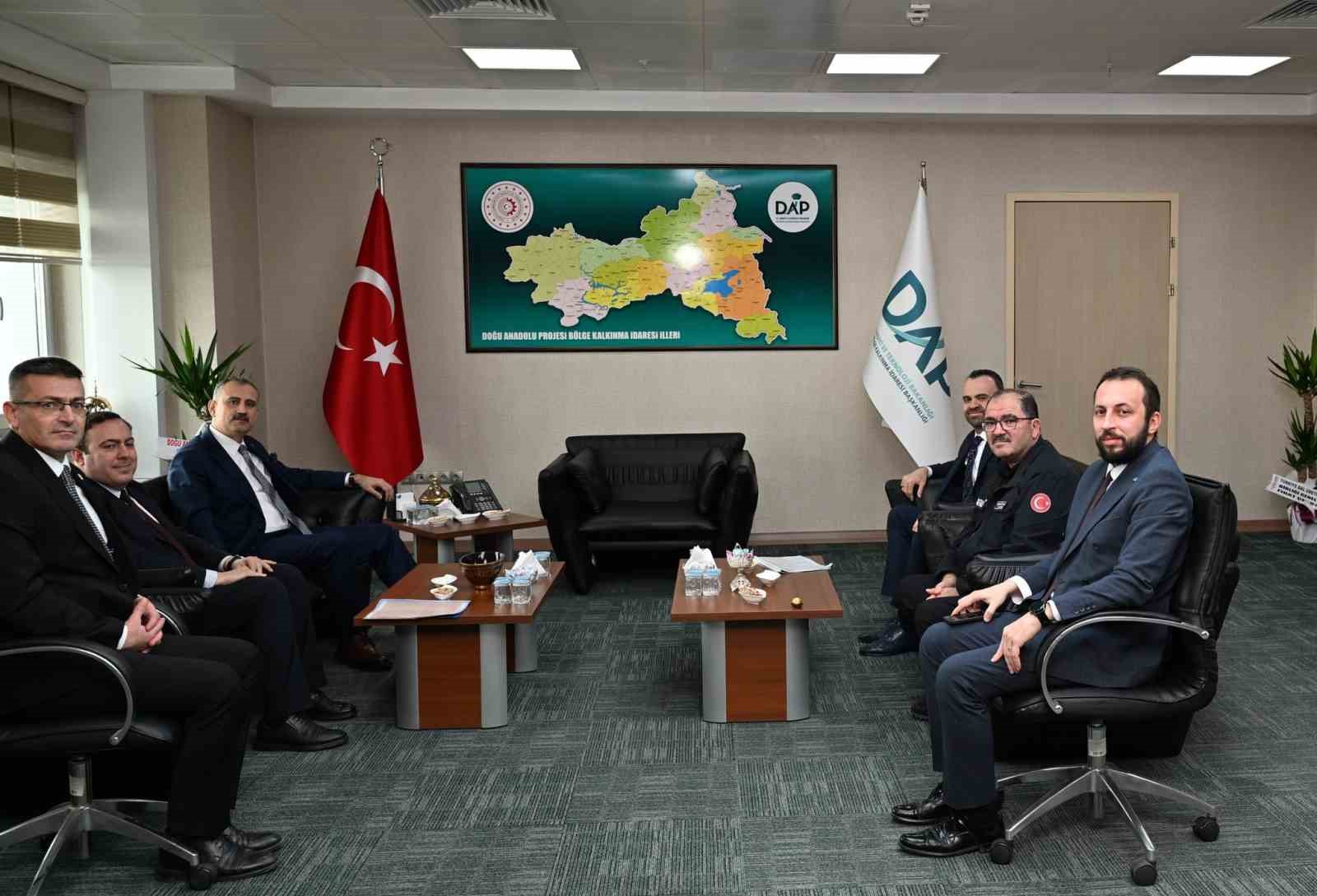 Ağrı Valisi Bozkurt’tan Erzurum’da yoğun temas trafiği
