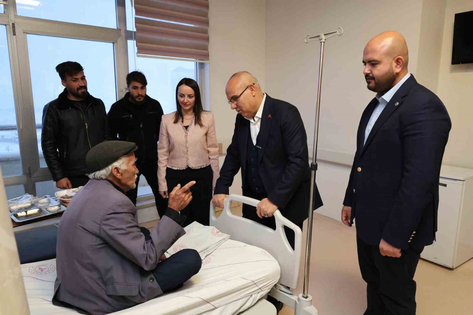 Ağrı Valisi Koç’tan yılın son gününde kurum ziyaretleri
