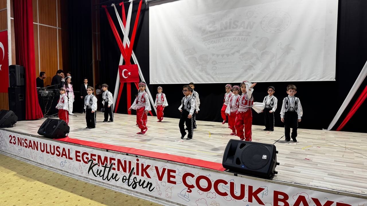 Ağrı’da 23 Nisan coşkuyla kutlandı
