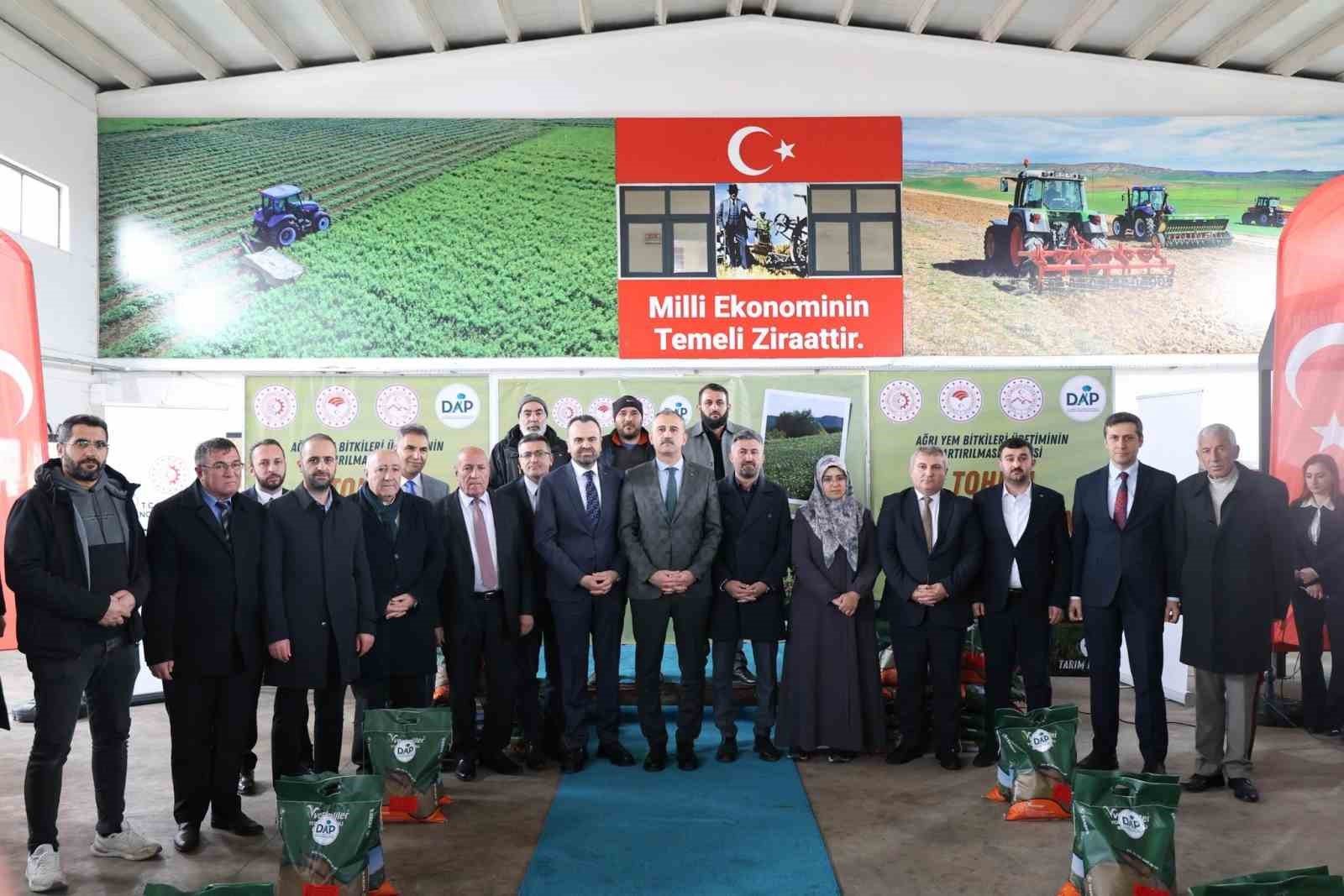 Ağrı’da 44 ton sertifikalı yonca tohumu dağıtıldı
Ağrı’da 44 ton sertifikalı yonca tohumu dağıtıldı