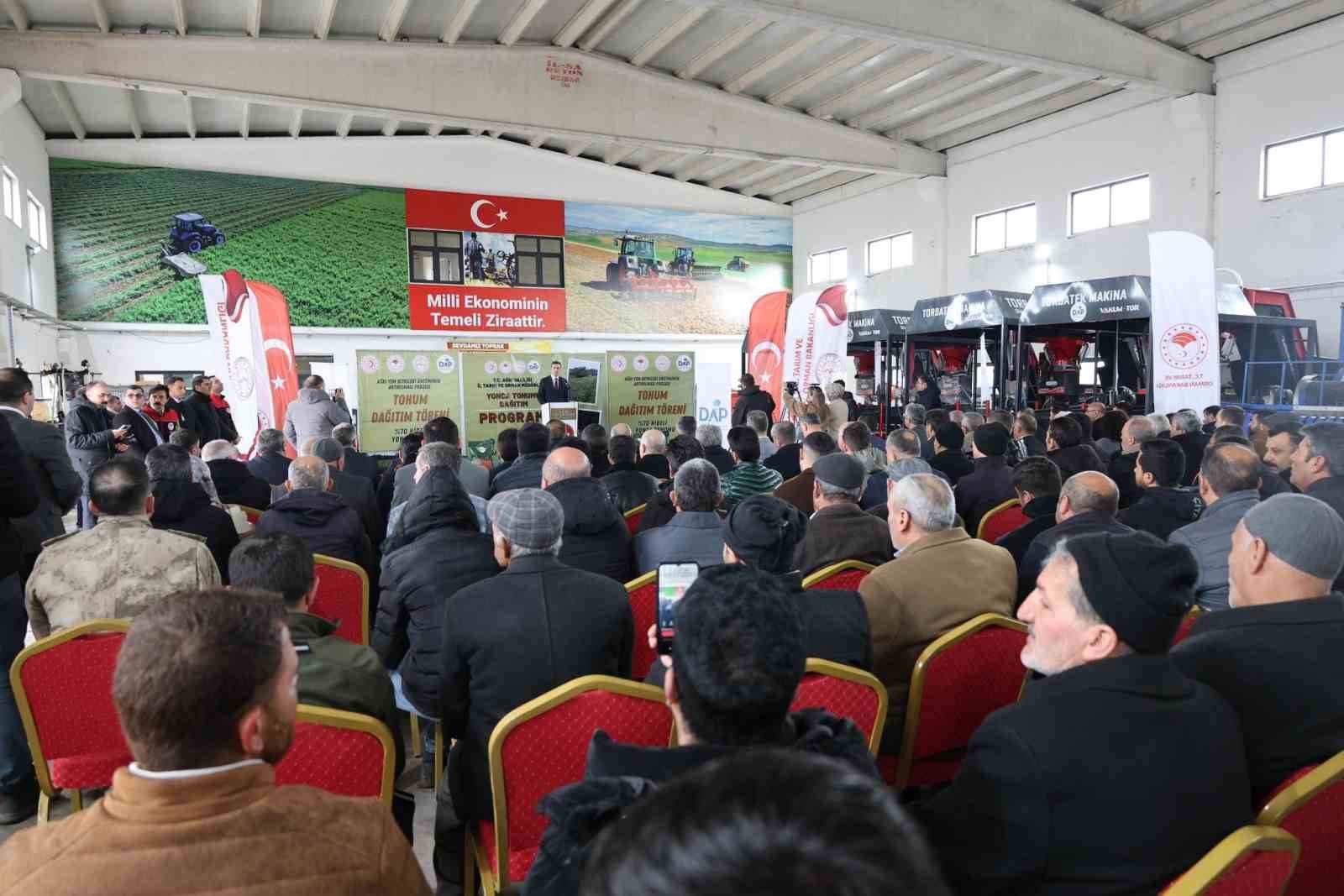 Ağrı’da 44 ton sertifikalı yonca tohumu dağıtıldı
Ağrı’da 44 ton sertifikalı yonca tohumu dağıtıldı