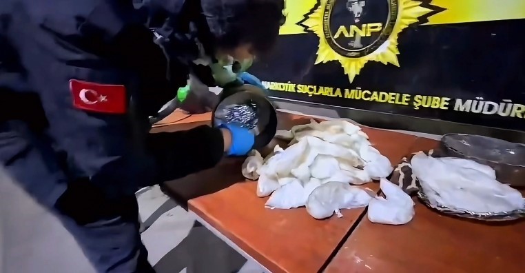 Ağrı’da 8,3 kilo metamfetamin ele geçirildi
