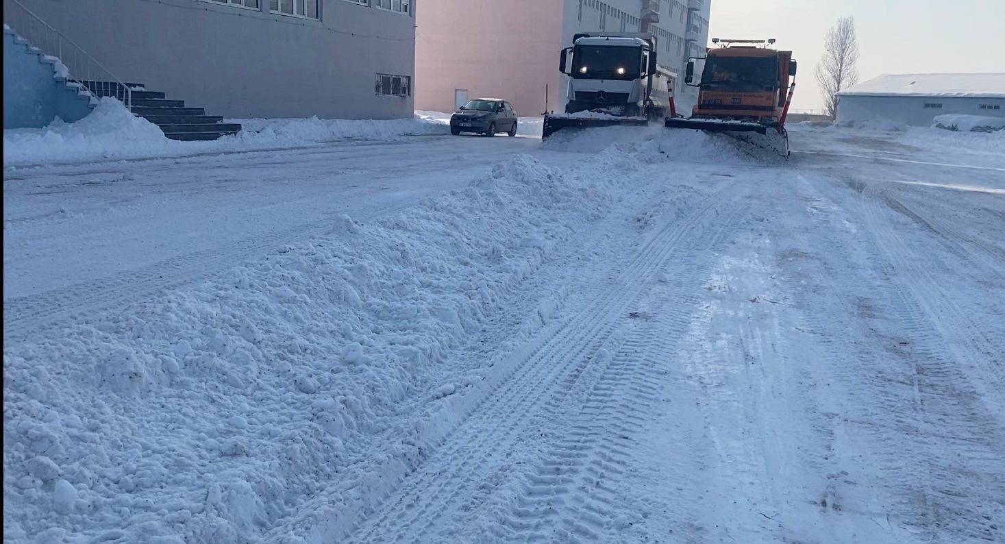 Ağrı’da 90 okul ve kamu kurumunda kar temizleme çalışması
