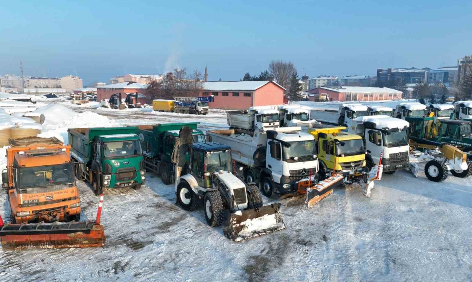 Ağrı’da 90 okul ve kamu kurumunda kar temizleme çalışması
