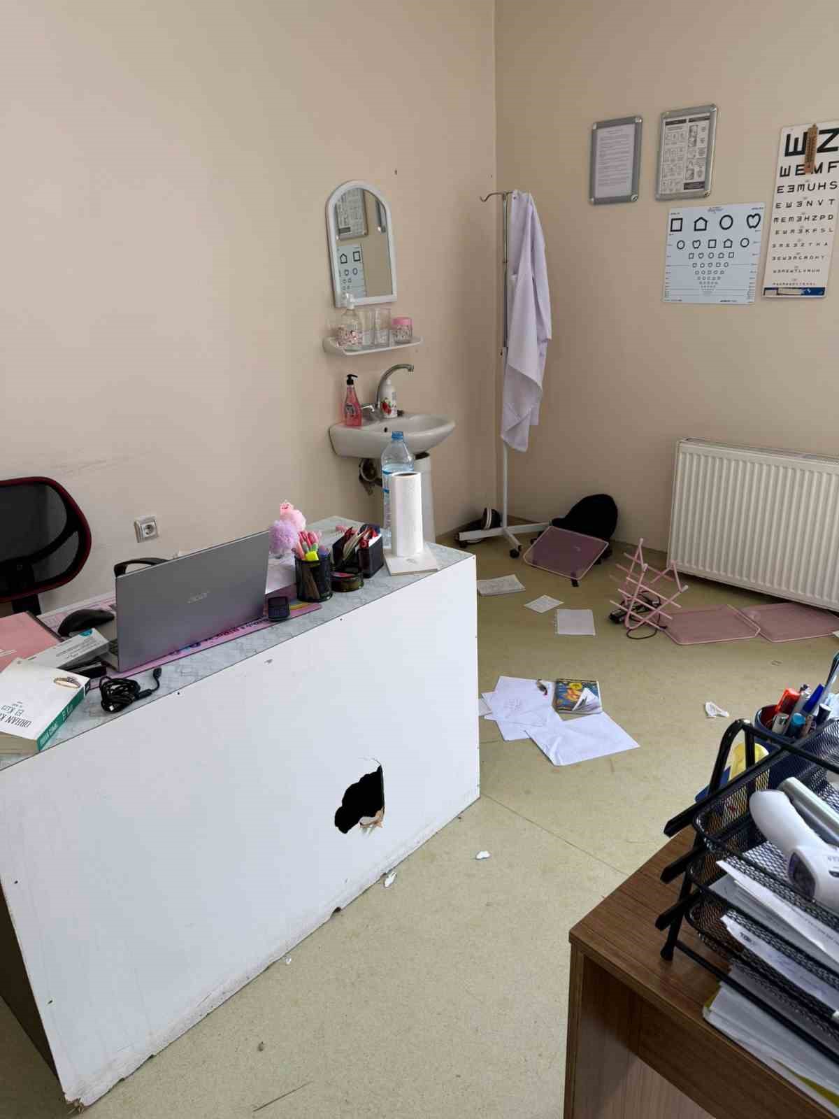 Ağrı’da ASM’de görev yapan doktora muayene odasında yumruklu saldırı
