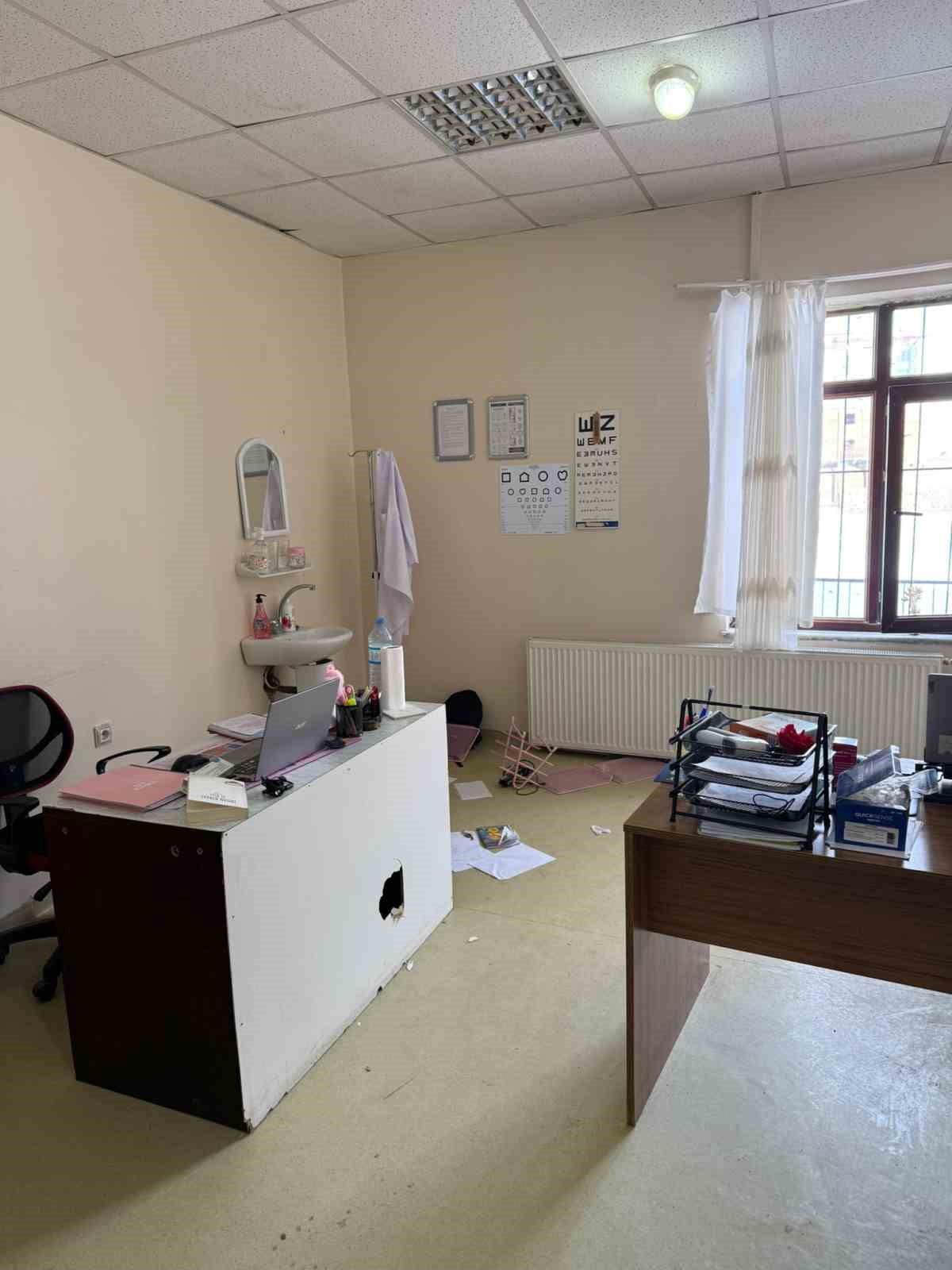 Ağrı’da ASM’de görev yapan doktora muayene odasında yumruklu saldırı
