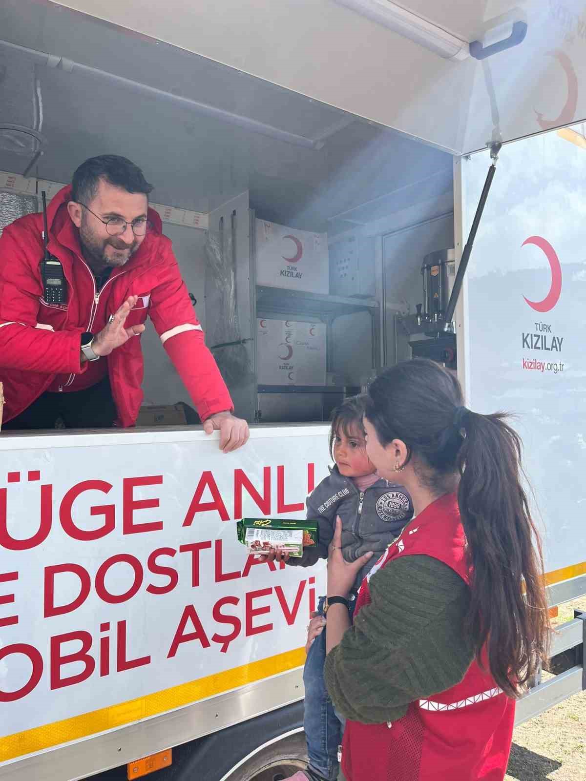 Ağrı’da deprem sonrası Kızılay sahada
