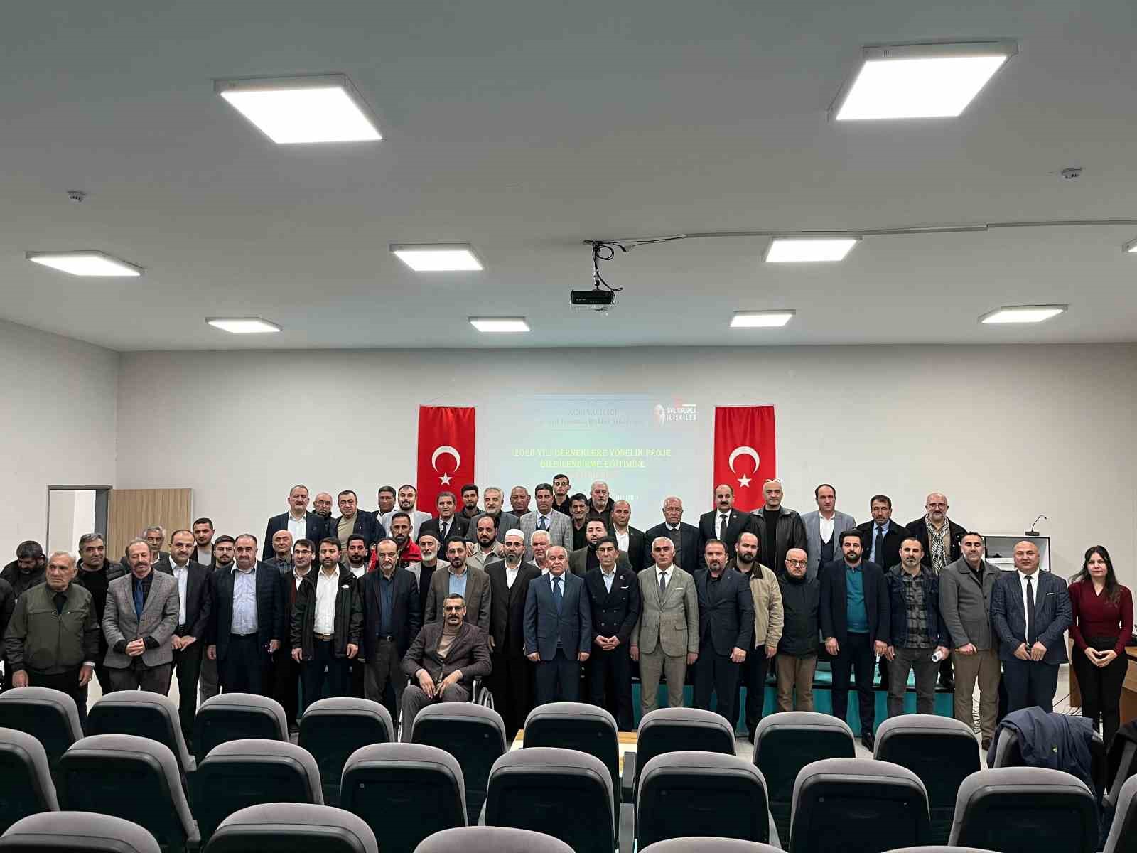 Ağrı’da derneklere yönelik proje bilgilendirme eğitimi düzenlendi
