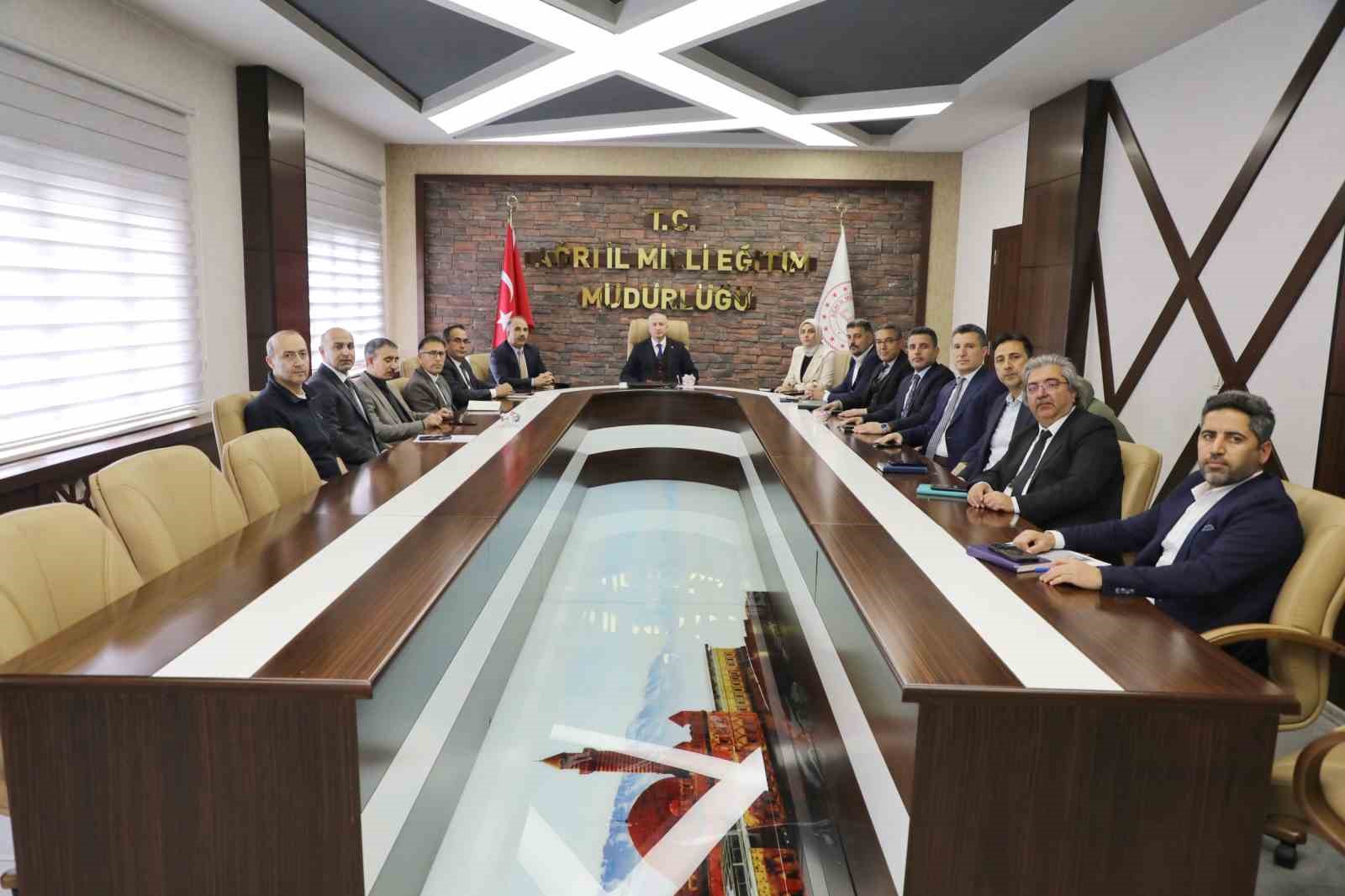 Ağrı’da eğitimde kaliteyi artırmaya yönelik çalışmalar ele alındı
Ağrı’da eğitimde kaliteyi artırmaya yönelik çalışmalar ele alındı