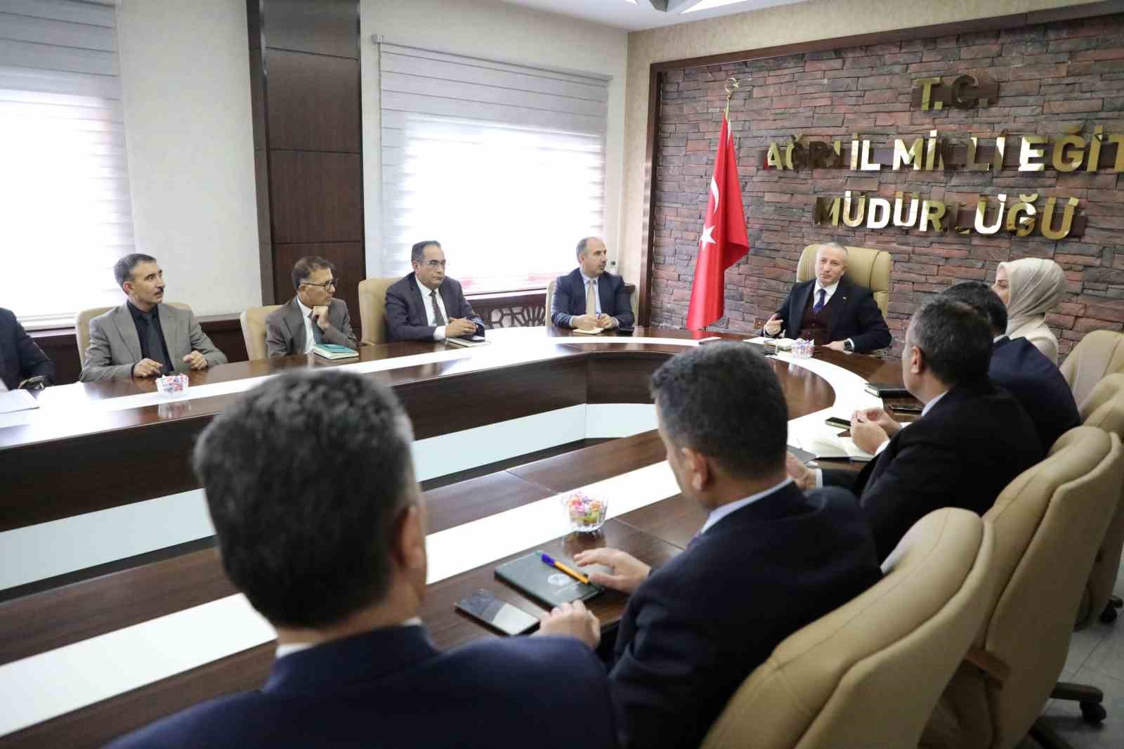 Ağrı’da eğitimde kaliteyi artırmaya yönelik çalışmalar ele alındı
Ağrı’da eğitimde kaliteyi artırmaya yönelik çalışmalar ele alındı