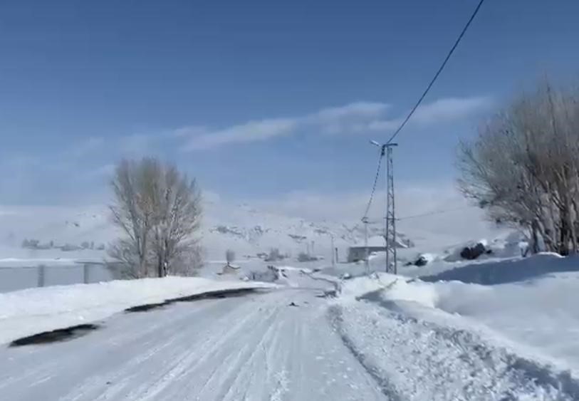Ağrı’da etkili olan kar yağışı kenti beyaza boyadı
