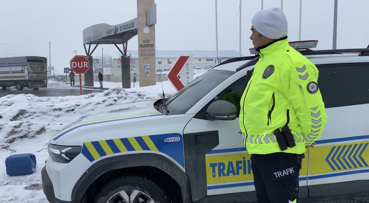 Ağrı’da hayvan borsası çevresinde trafik denetimi
