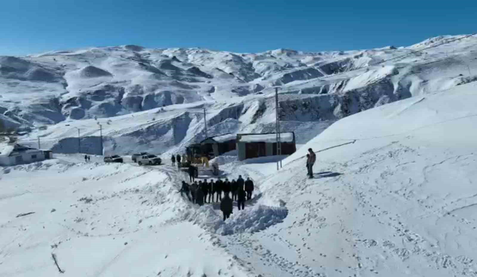 Ağrı’da kapalı köy yolları ulaşıma açılıyor
