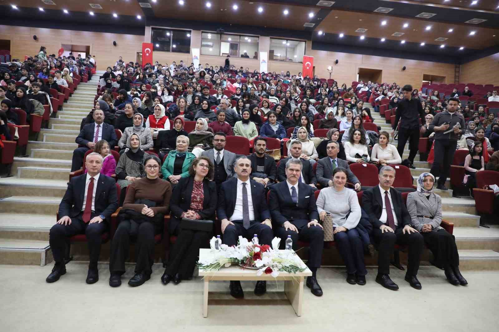 Ağrı’da "Kim Var?" sanat etkinliği
