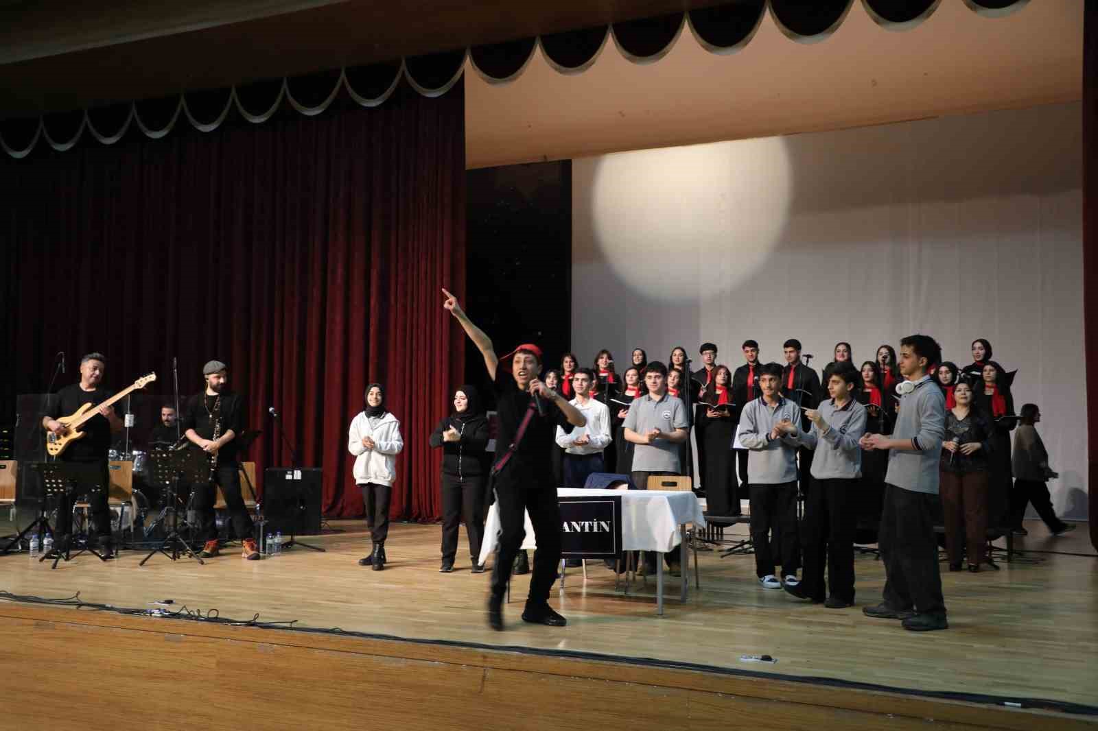 Ağrı’da "Kim Var?" sanat etkinliği
