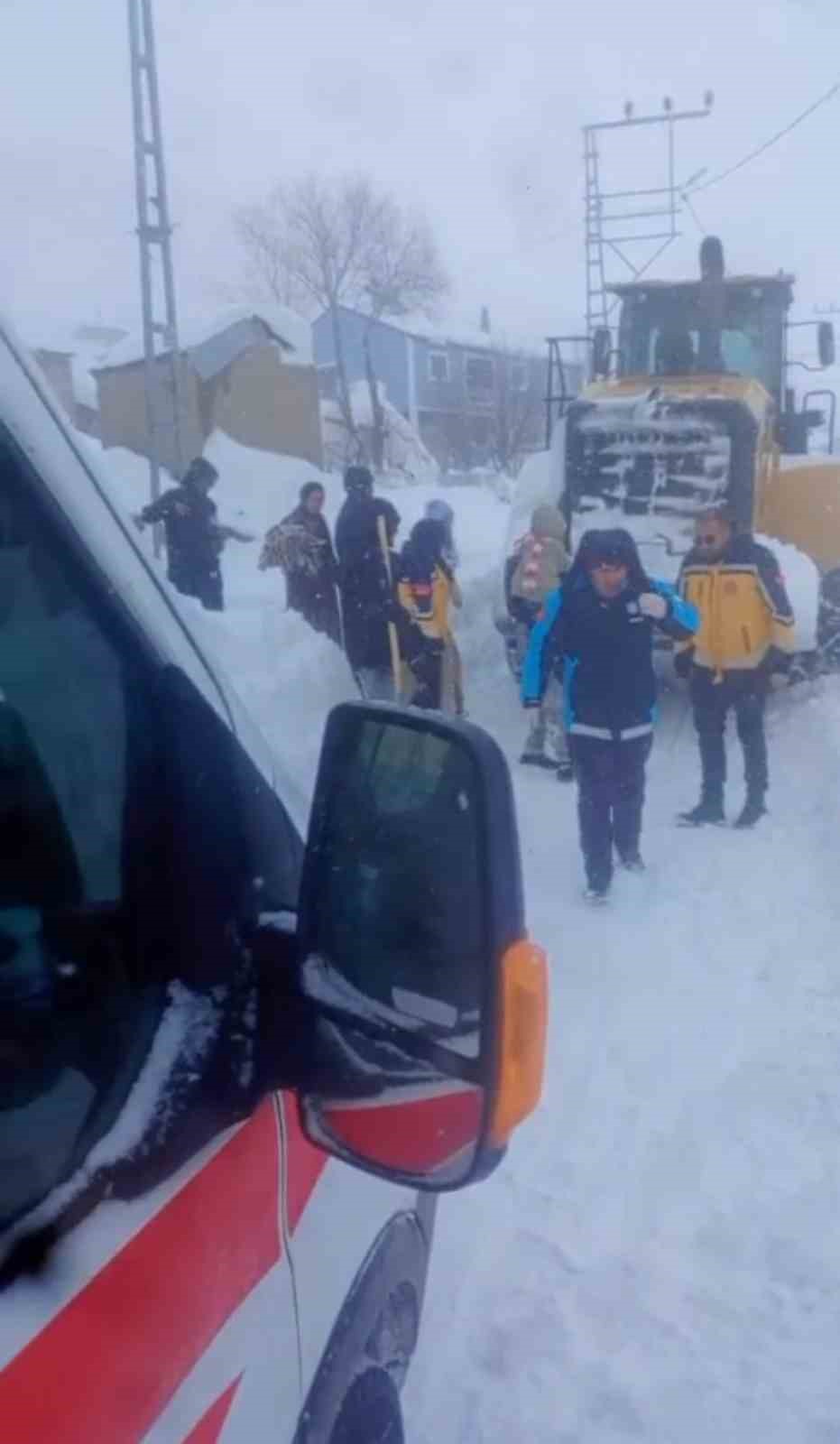 Ağrı’da köylerde rahatsızlanan hastalar için ekipler seferber oldu
