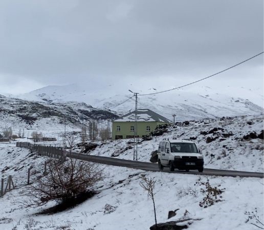 Ağrı’da Nisan ayında kar sürprizi
