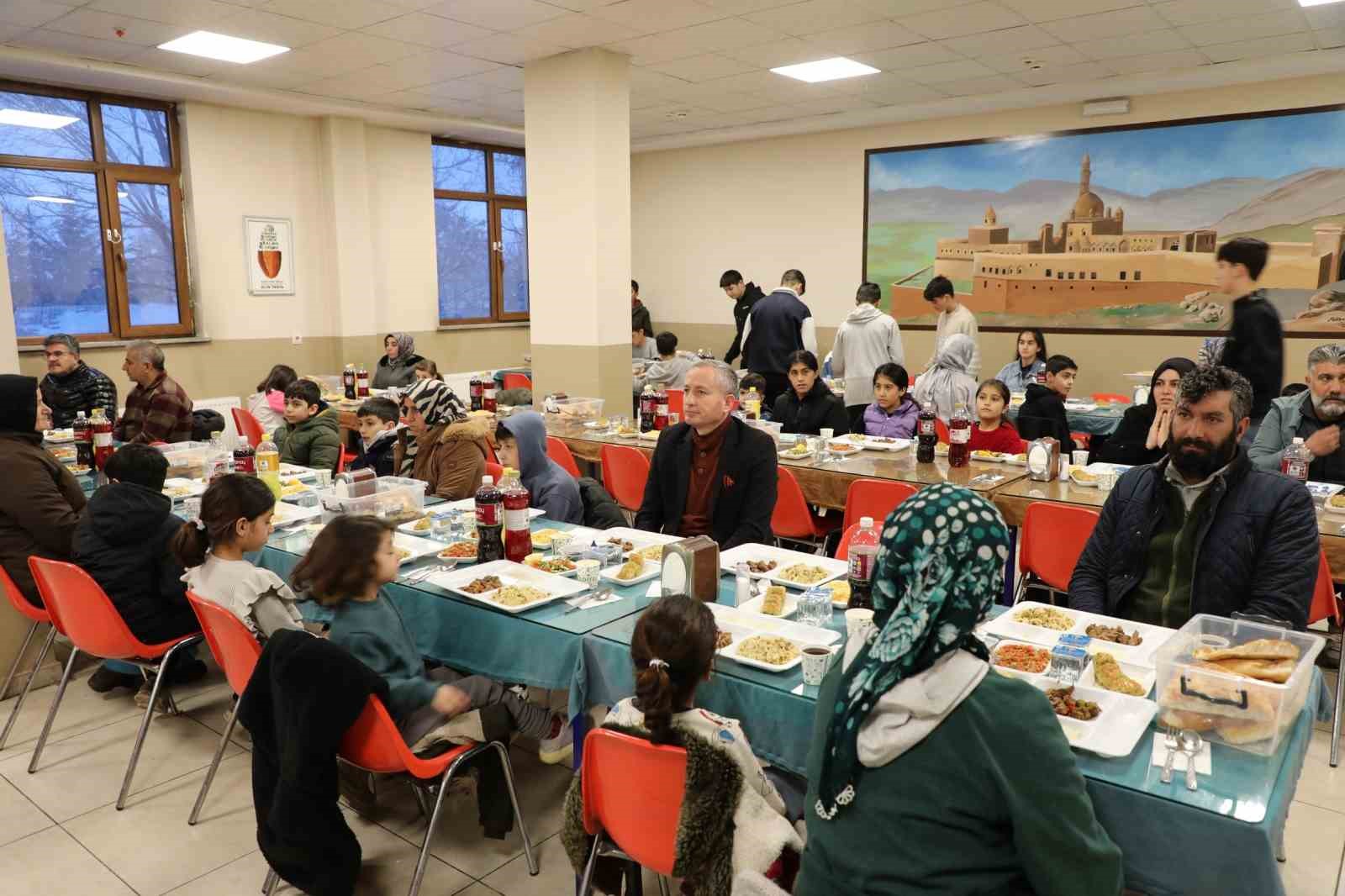 Ağrı’da öğrenci ve velilere yönelik iftar programı düzenlendi
