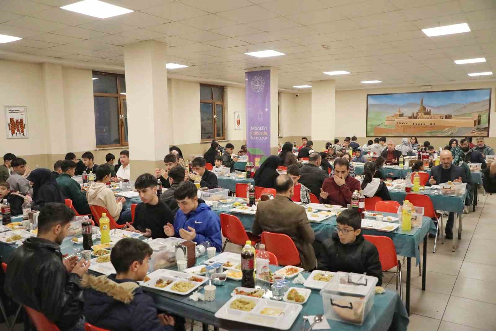Ağrı’da öğrenci ve velilere yönelik iftar programı düzenlendi
