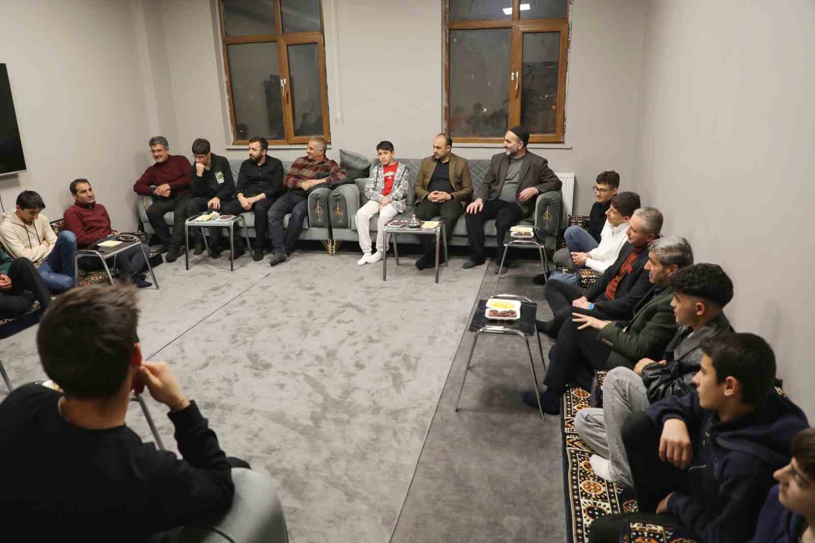 Ağrı’da öğrenci ve velilere yönelik iftar programı düzenlendi
