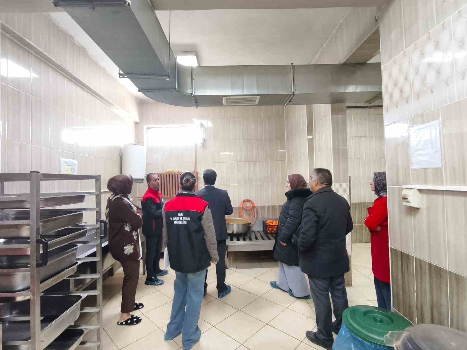 Ağrı’da öğrenci yurtları ve pansiyonlarda gıda denetimi sürüyor
