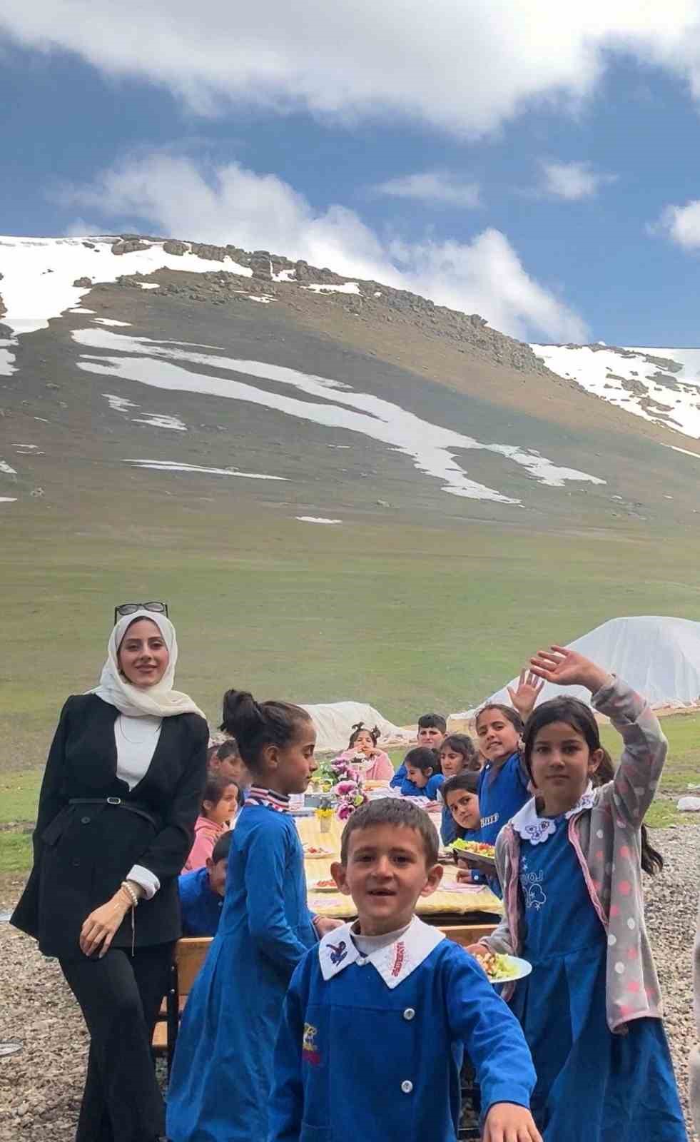 Ağrı’da öğrenciler baharı mangalla karşıladı
