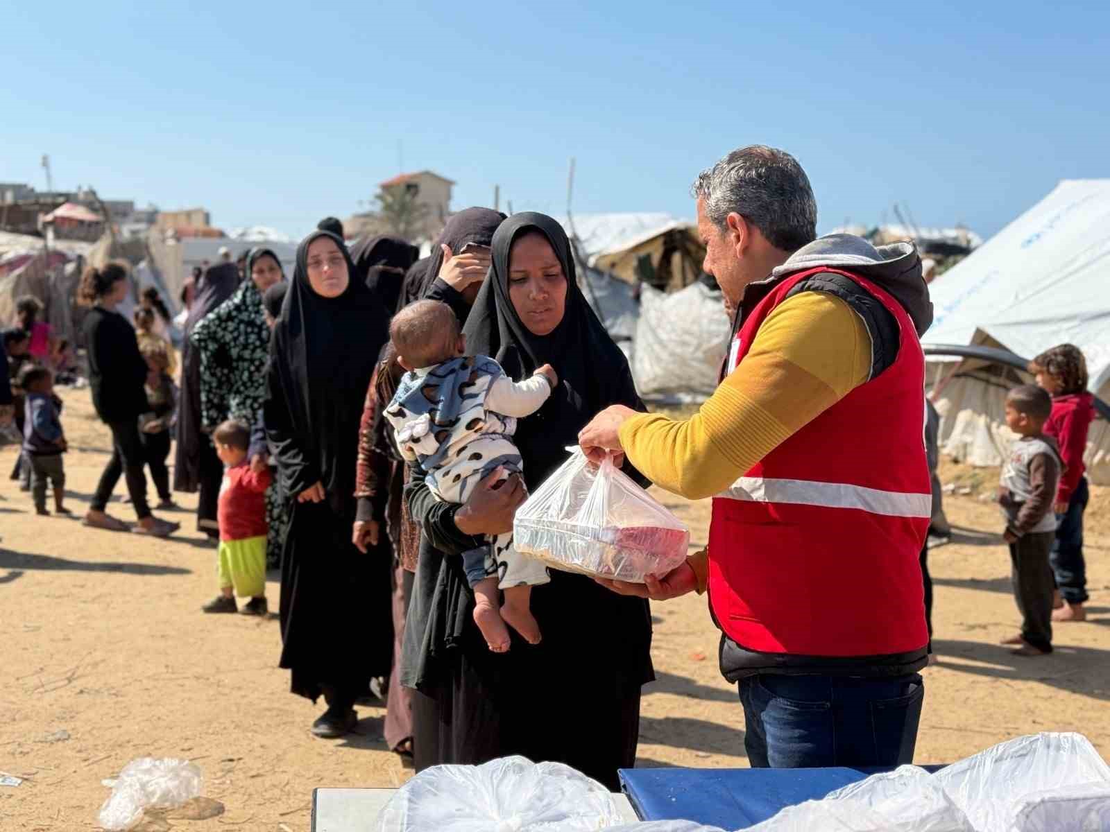 Ağrı’da öğrenciler Gazze için 650 bin lira bağış topladı
