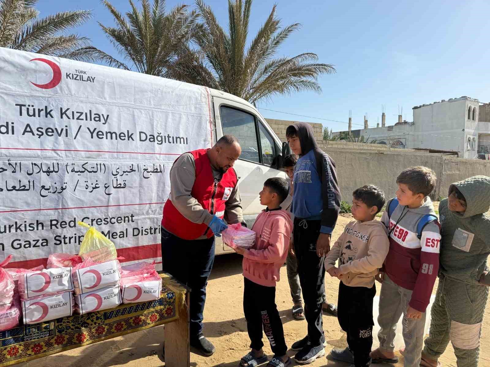 Ağrı’da öğrenciler Gazze için 650 bin lira bağış topladı
