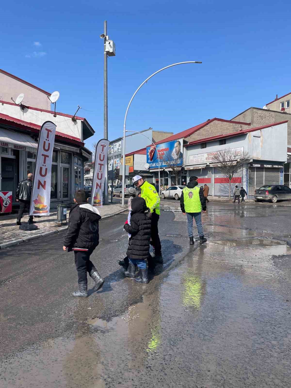 Ağrı’da okul çevrelerinde güvenlik önlemleri artırıldı
