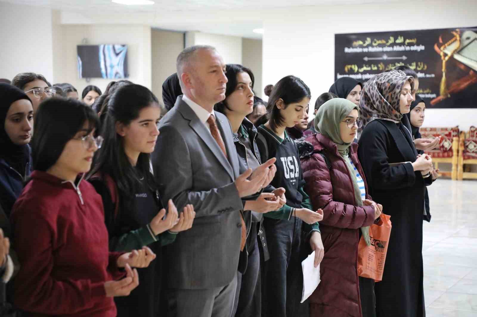 Ağrı’da okullarda eğitim, Kahramanmaraş’ta hayatını kaybedenler için okunan Fatiha ile başladı
