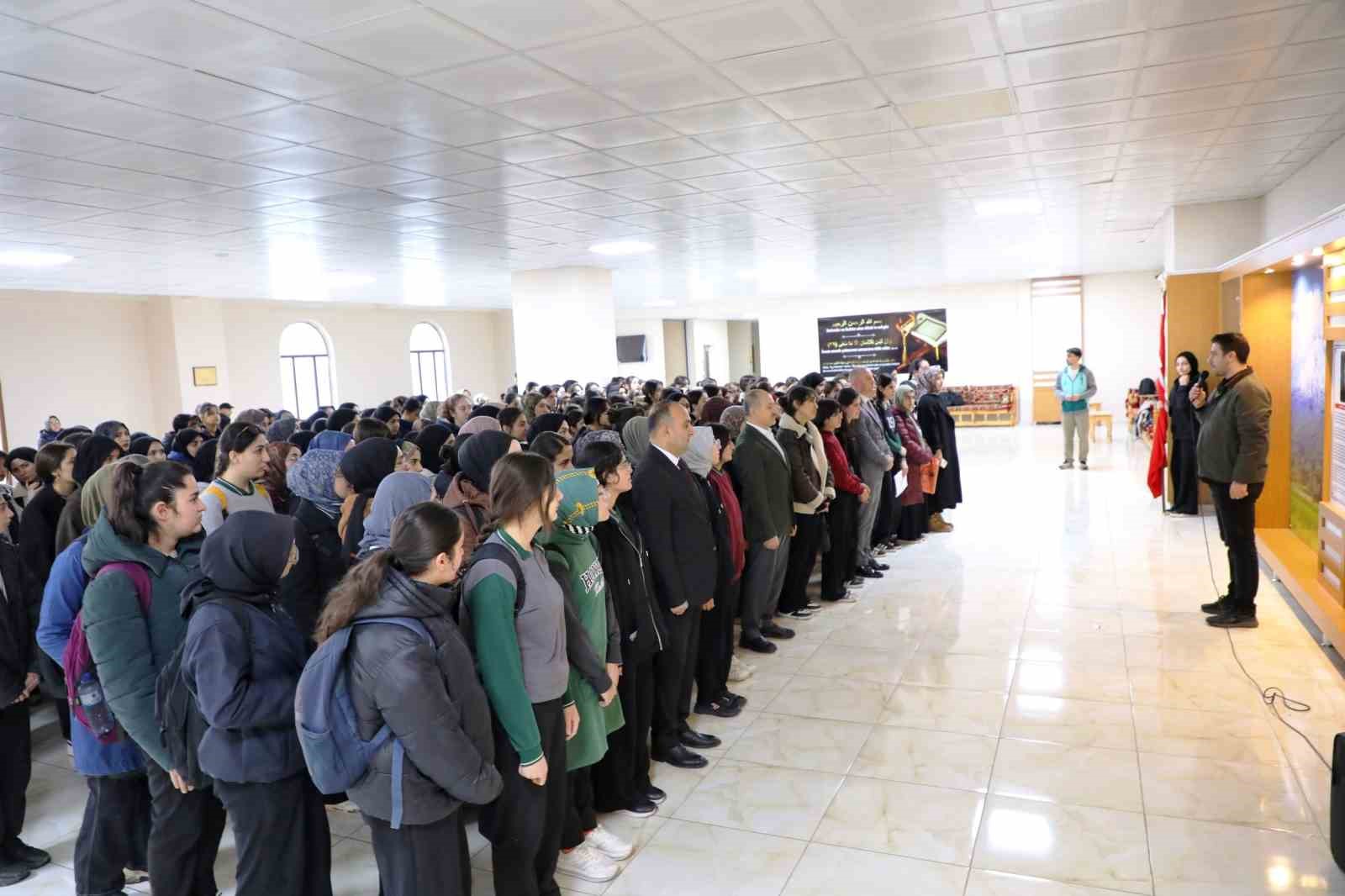 Ağrı’da okullarda eğitim, Kahramanmaraş’ta hayatını kaybedenler için okunan Fatiha ile başladı
