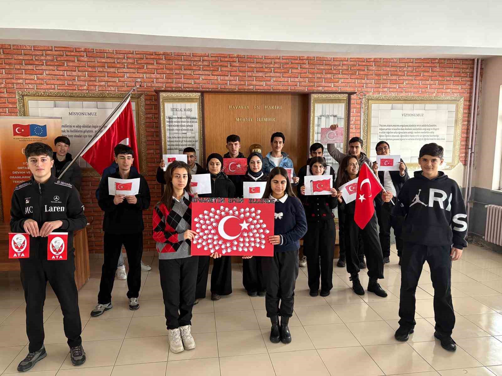 Ağrı’da okullarda ikinci dönem "Bayrak Sevgisi" temasıyla başladı
