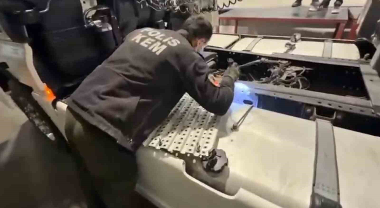 Ağrı’da uyuşturucu operasyonu: 1 kilo 220 gram skunk ele geçirildi
