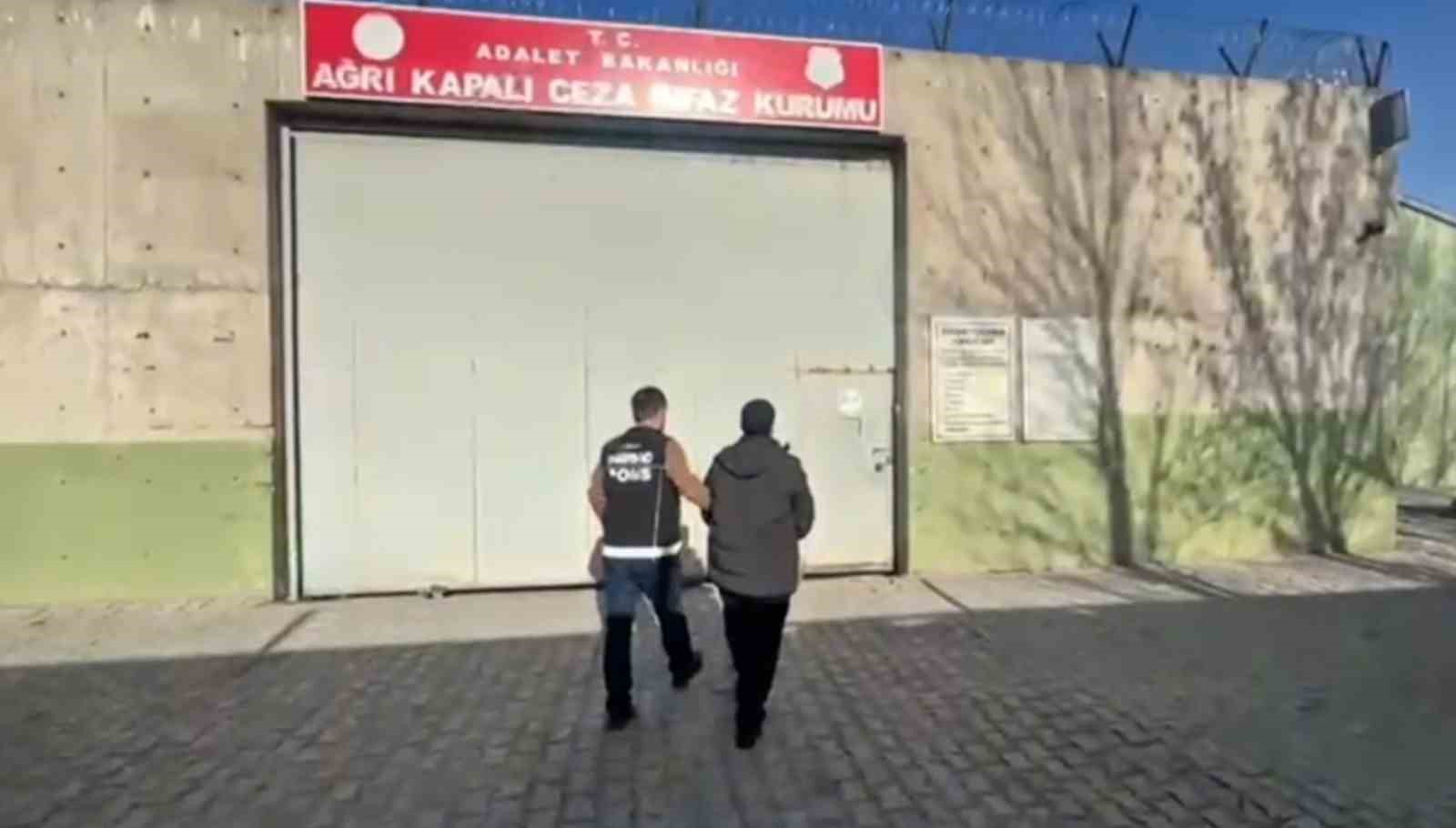 Ağrı’da uyuşturucu operasyonu: 1 kilo 220 gram skunk ele geçirildi
