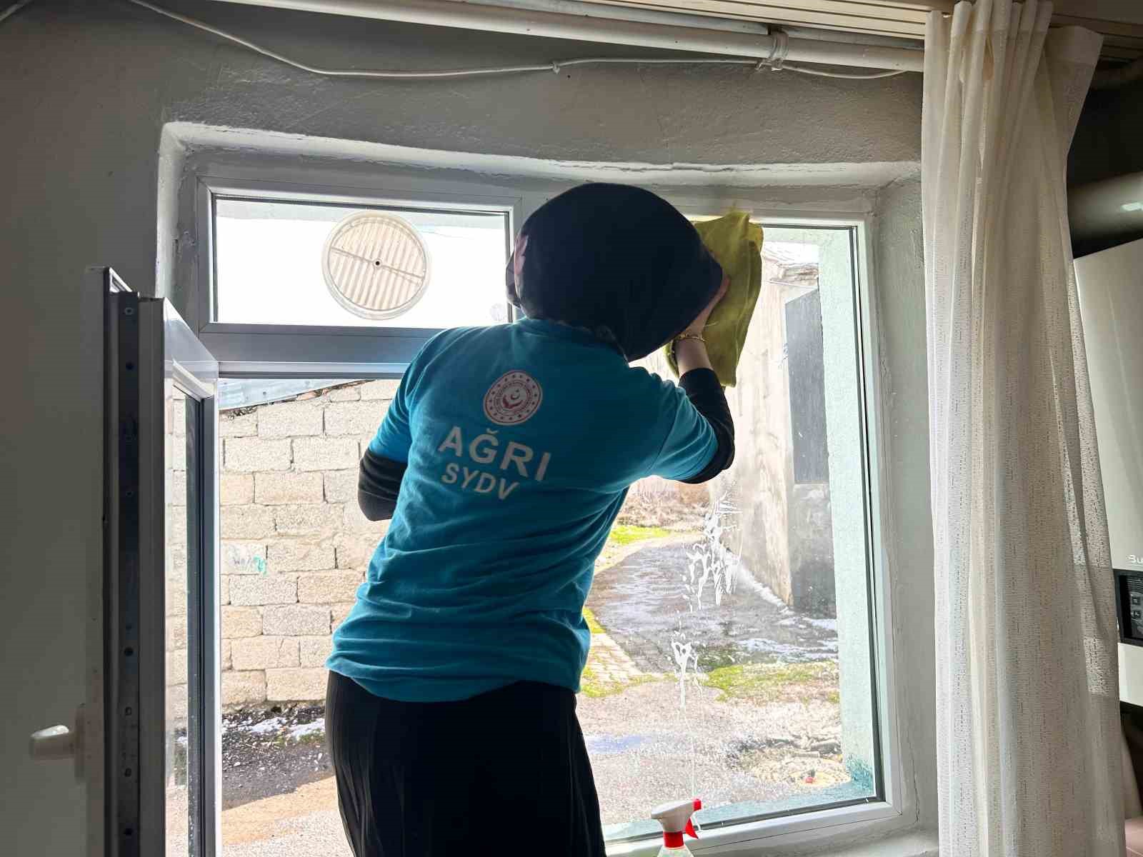 Ağrı’da "Vefa Projesi" kapsamında bin 58 vatandaşa evde temizlik hizmeti
