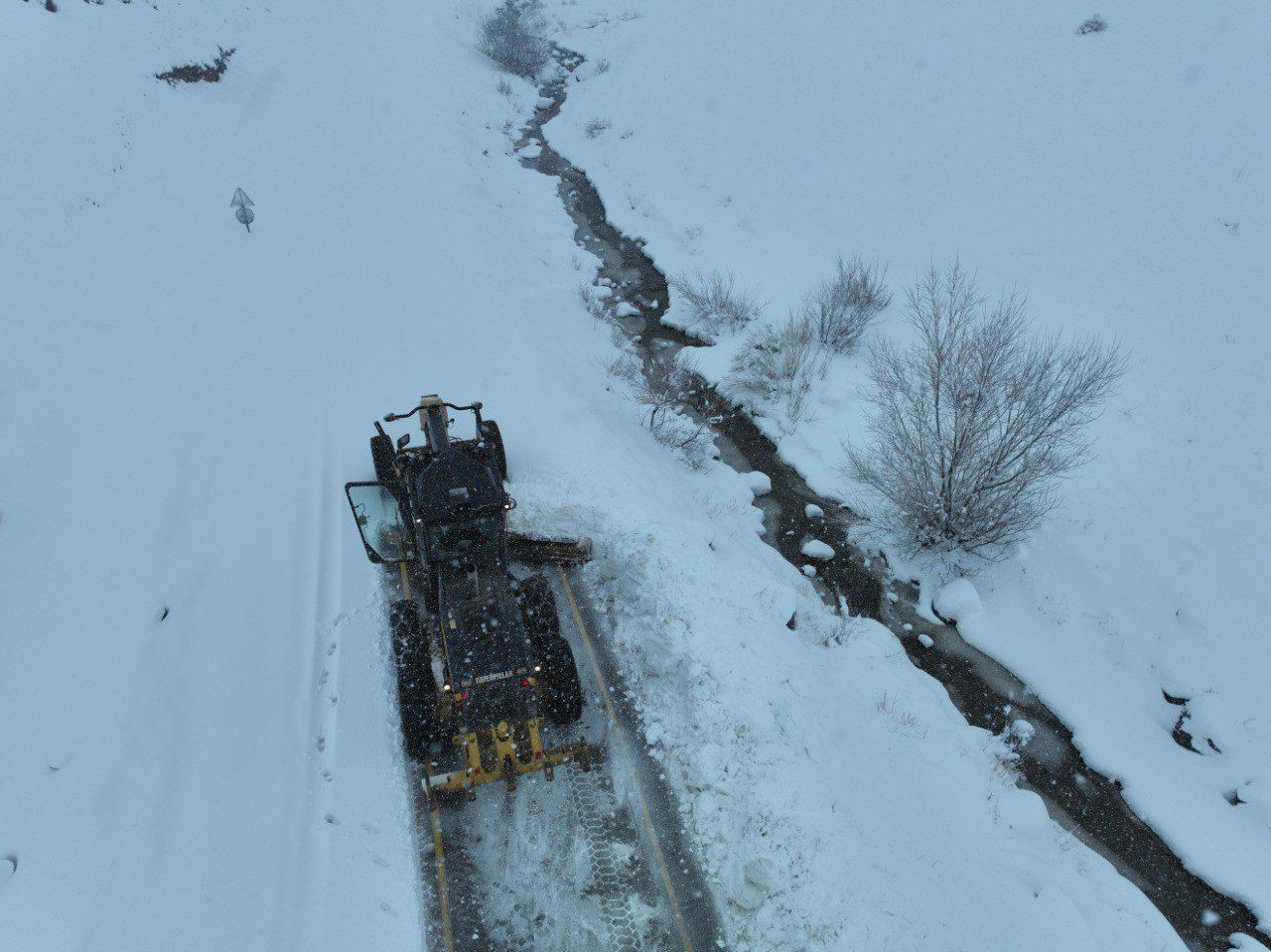 Ağrı’da yoğun kar yağışı: 377 köy yolu ulaşıma kapandı
