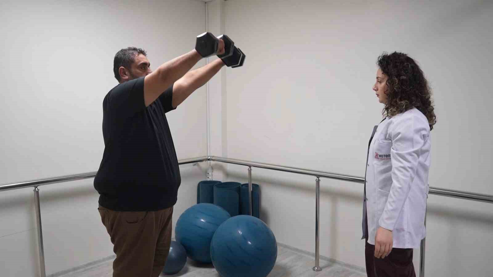 Ağrısız tüp midesi ameliyatıyla 6 ayda 50 kilo verdi
