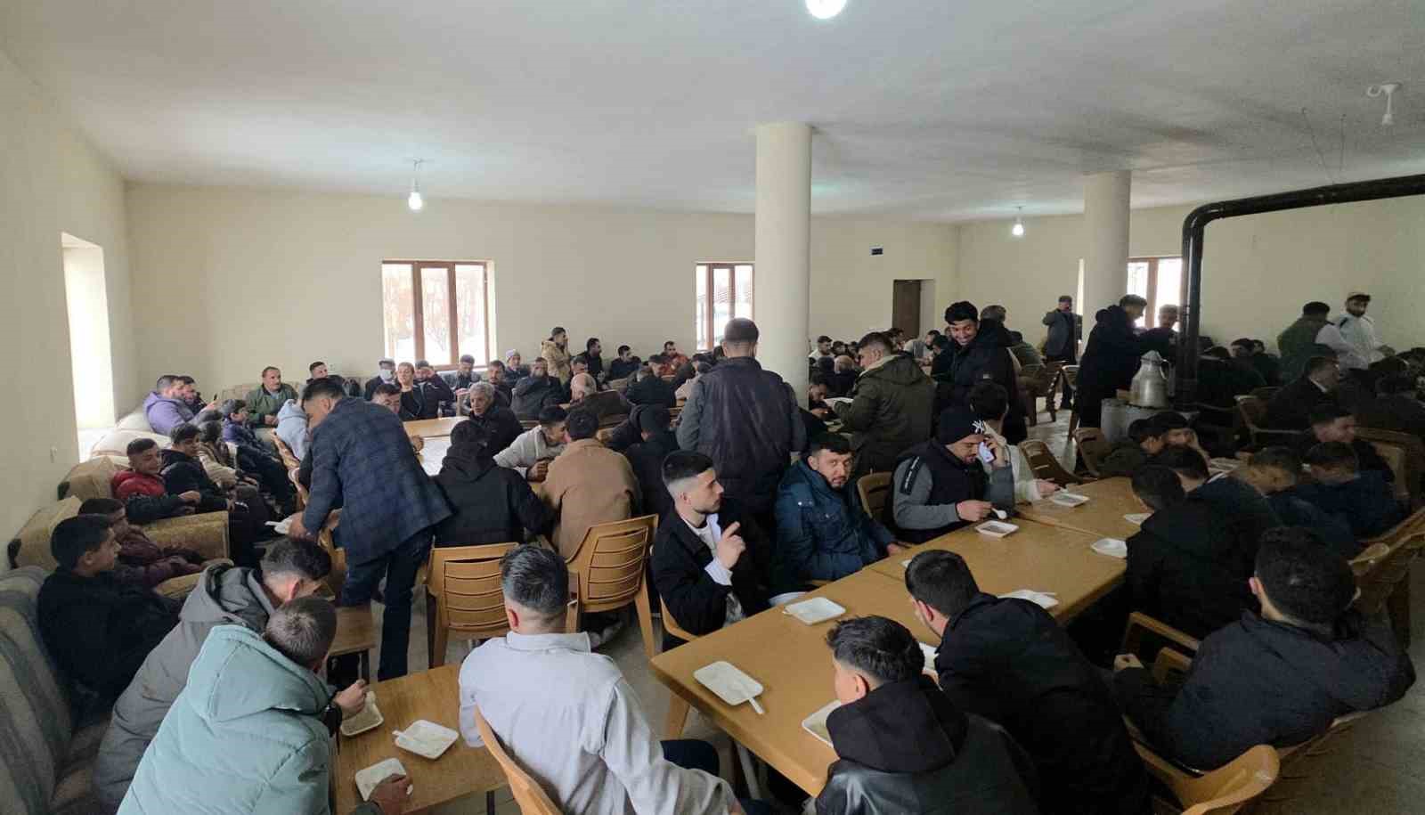 Ahlat’ta bayram geleneği yaşatılıyor: Halise yemeği aynı sofrada buluşturuyor
