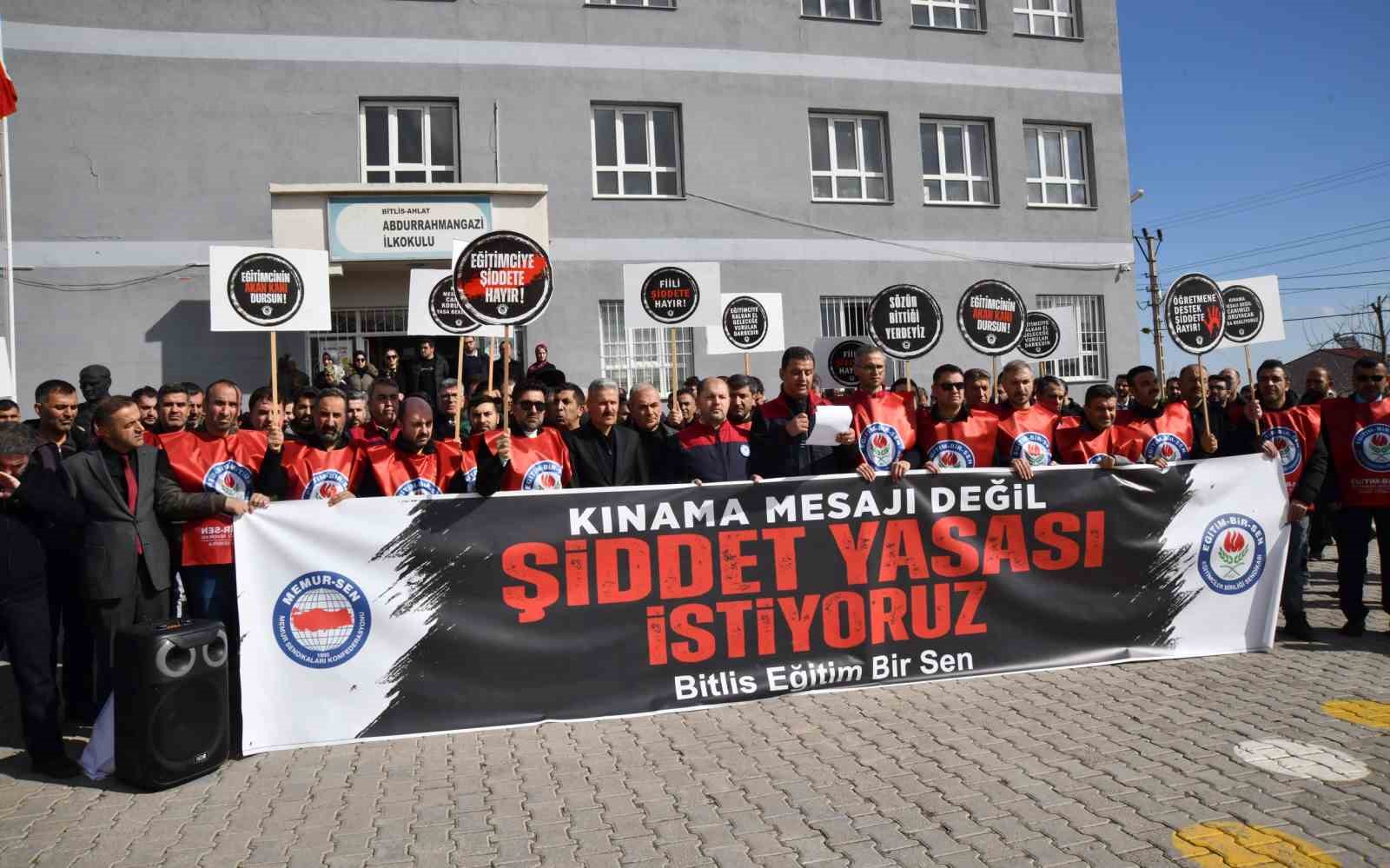 Ahlat’ta okul müdürlerine saldırı görüntüleri ortaya çıktı
