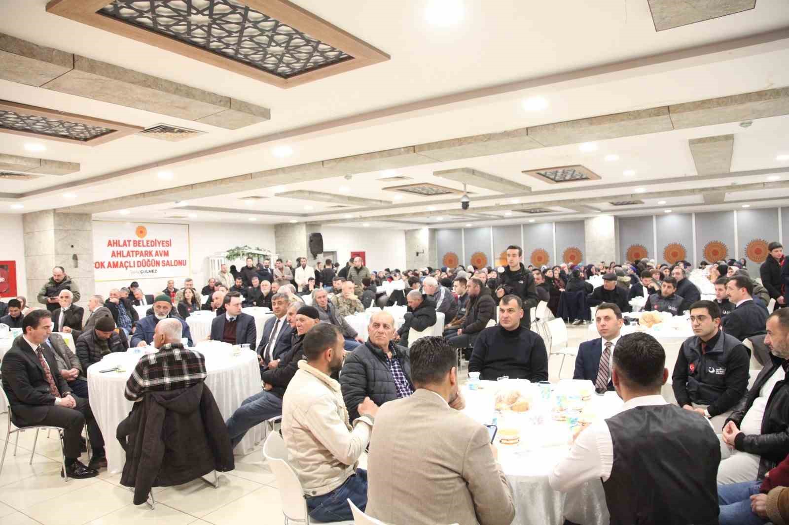Ahlat’taki Ahıska Türkleri iftar sofrasında bir araya geldi
