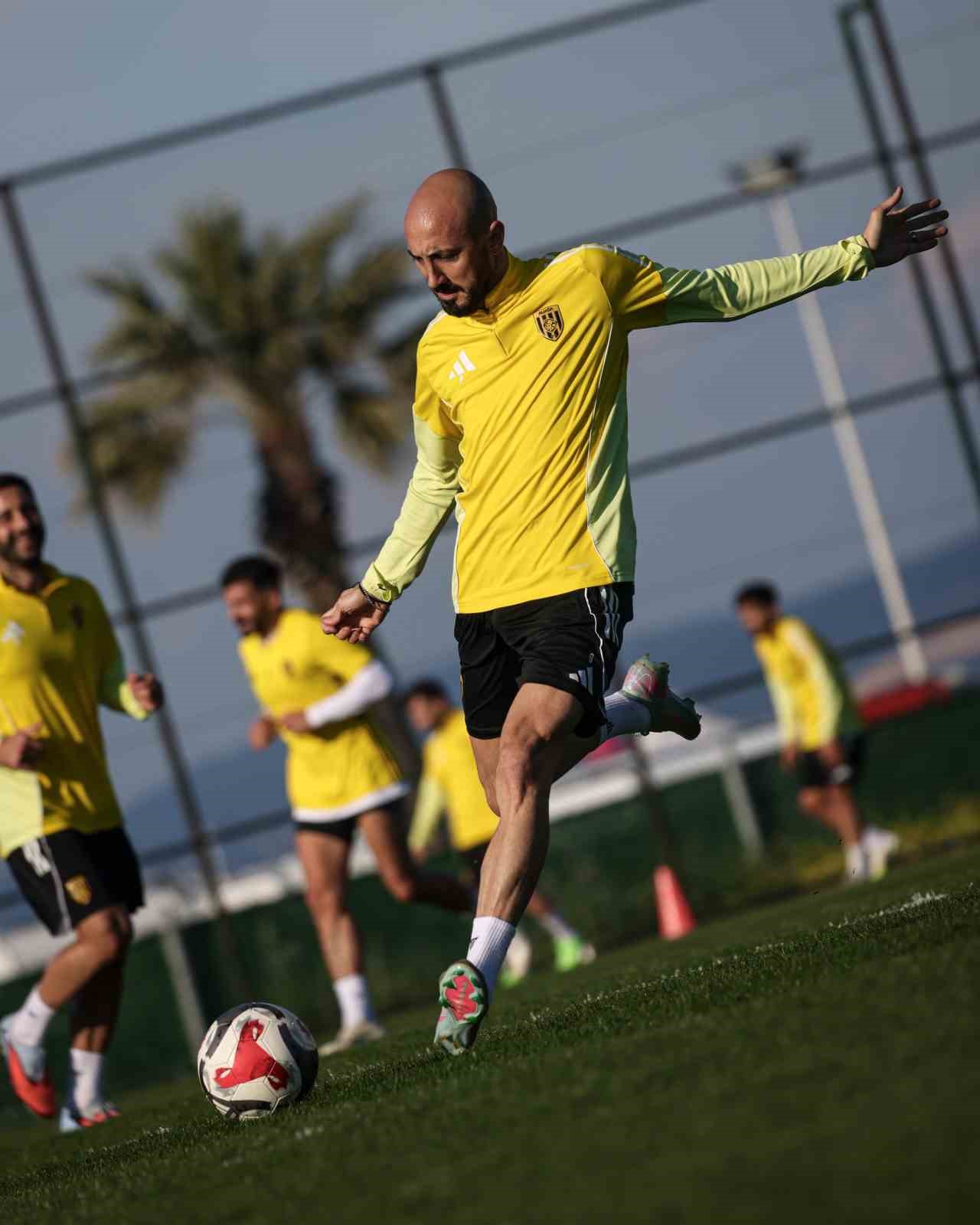 Ahmet İlhan Özek: "Bu jenerasyonla Dünya Kupası’nda önemli başarılar elde edeceğiz"
