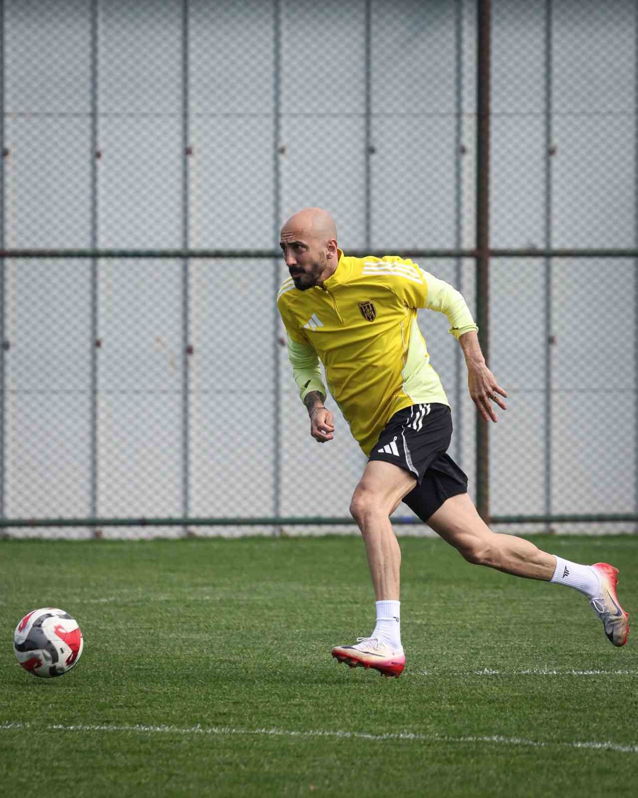 Ahmet İlhan Özek: "Bu jenerasyonla Dünya Kupası’nda önemli başarılar elde edeceğiz"
