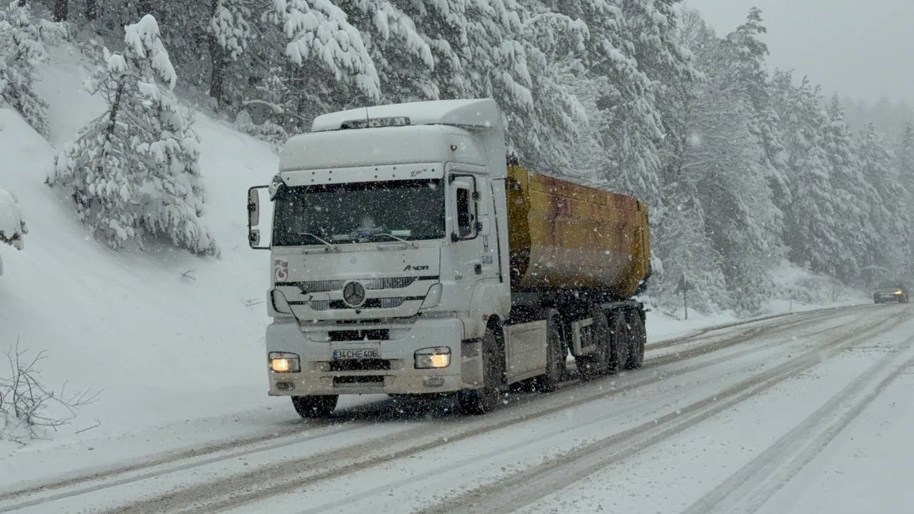 Ahmetusta geçidi’nde kar mesaisi: Ekipler seferber oldu
