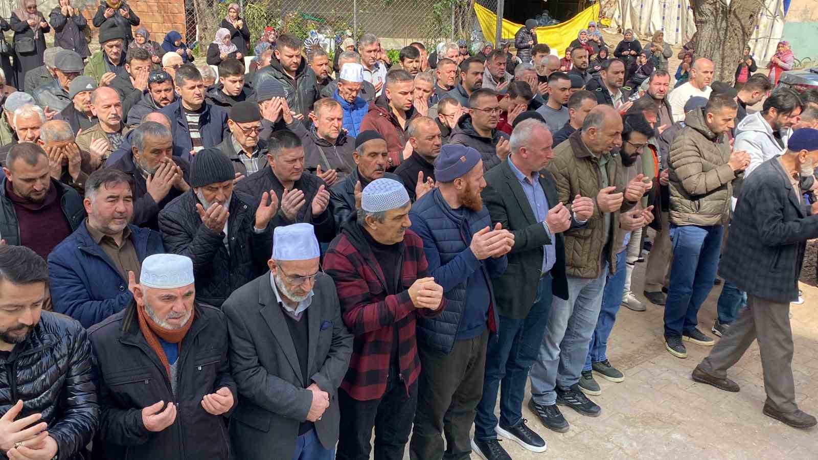 Ahşap evdeki yangında hayatını kaybeden bedensel engelli kişi toprağa verildi
