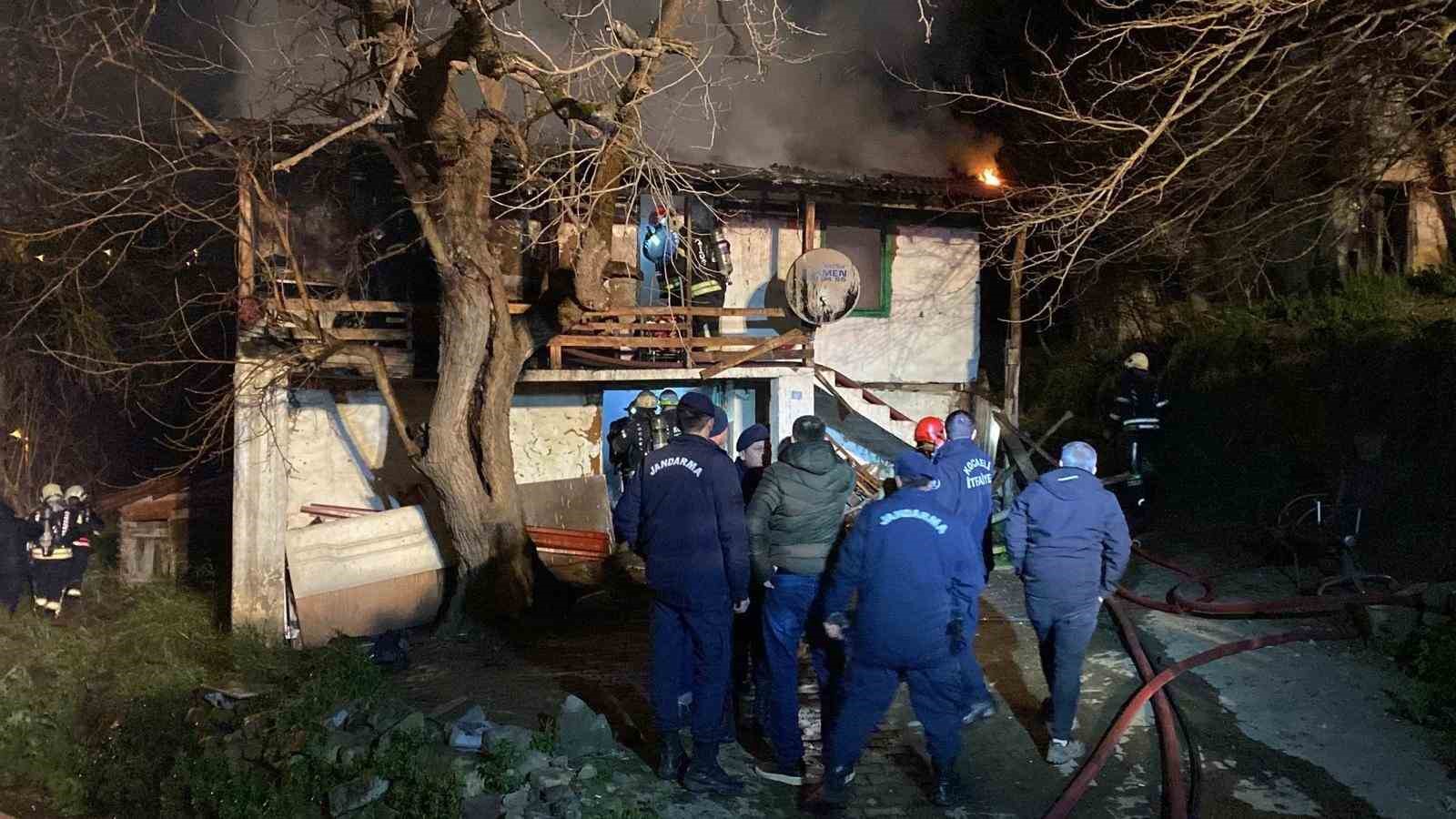 Ahşap evdeki yangında hayatını kaybeden bedensel engelli kişi toprağa verildi
