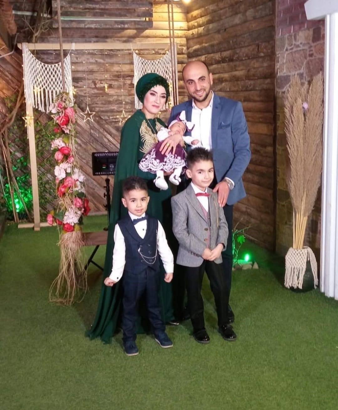 Aile fotoğrafından geriye tek kalan Alye’nin doğum gününde babaannesi gözyaşlarına boğuldu
Aile fotoğrafından geriye tek kalan Alye’nin doğum gününde babaannesi gözyaşlarına boğuldu