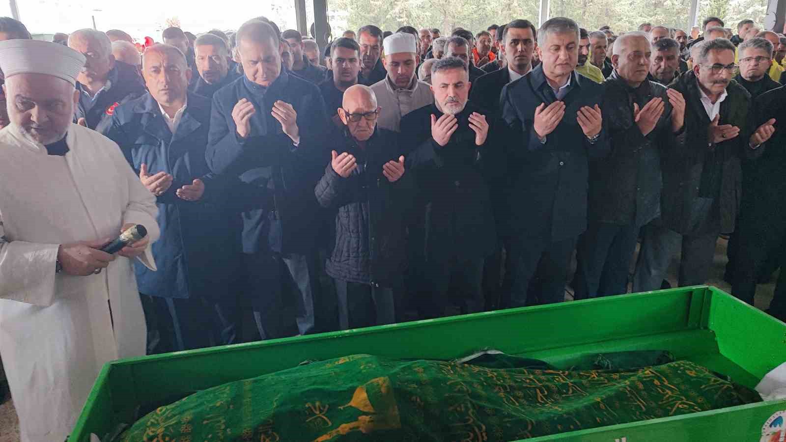 AK Parti Adana İl Başkanı Dağlı’nın annesinin cenazesi toprağa verildi
